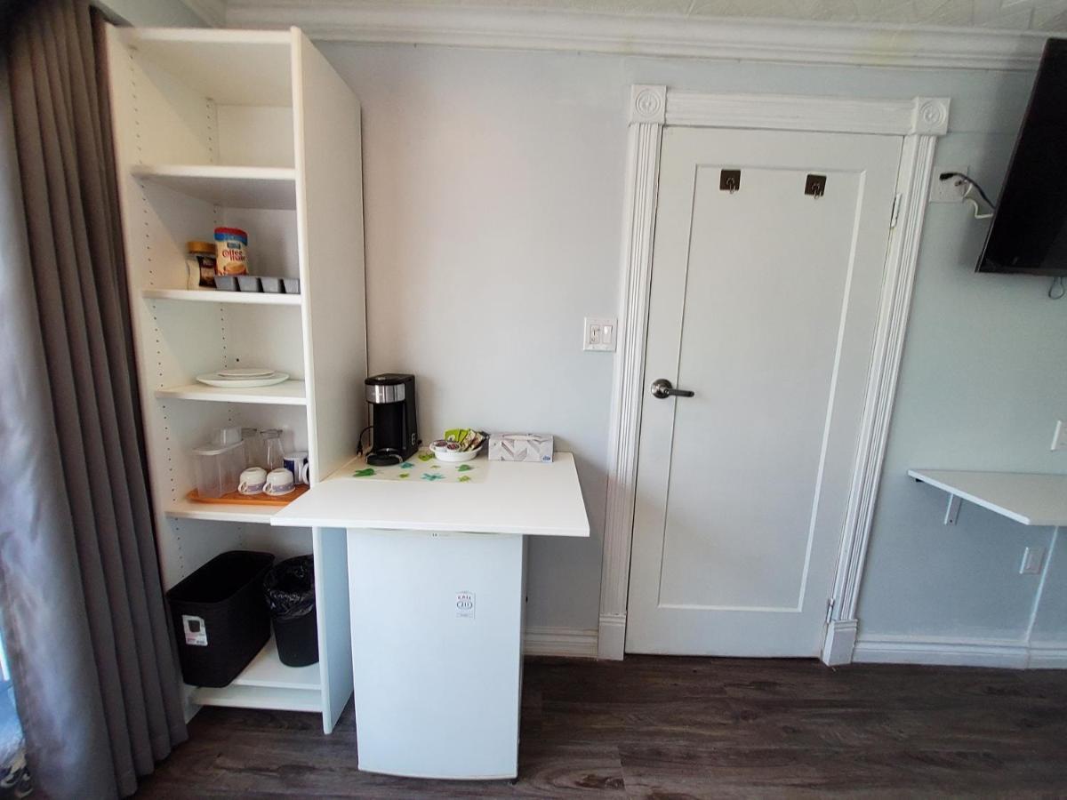 Renovated Cozy Bedroom With Private Washroom Toronto Exterior photo