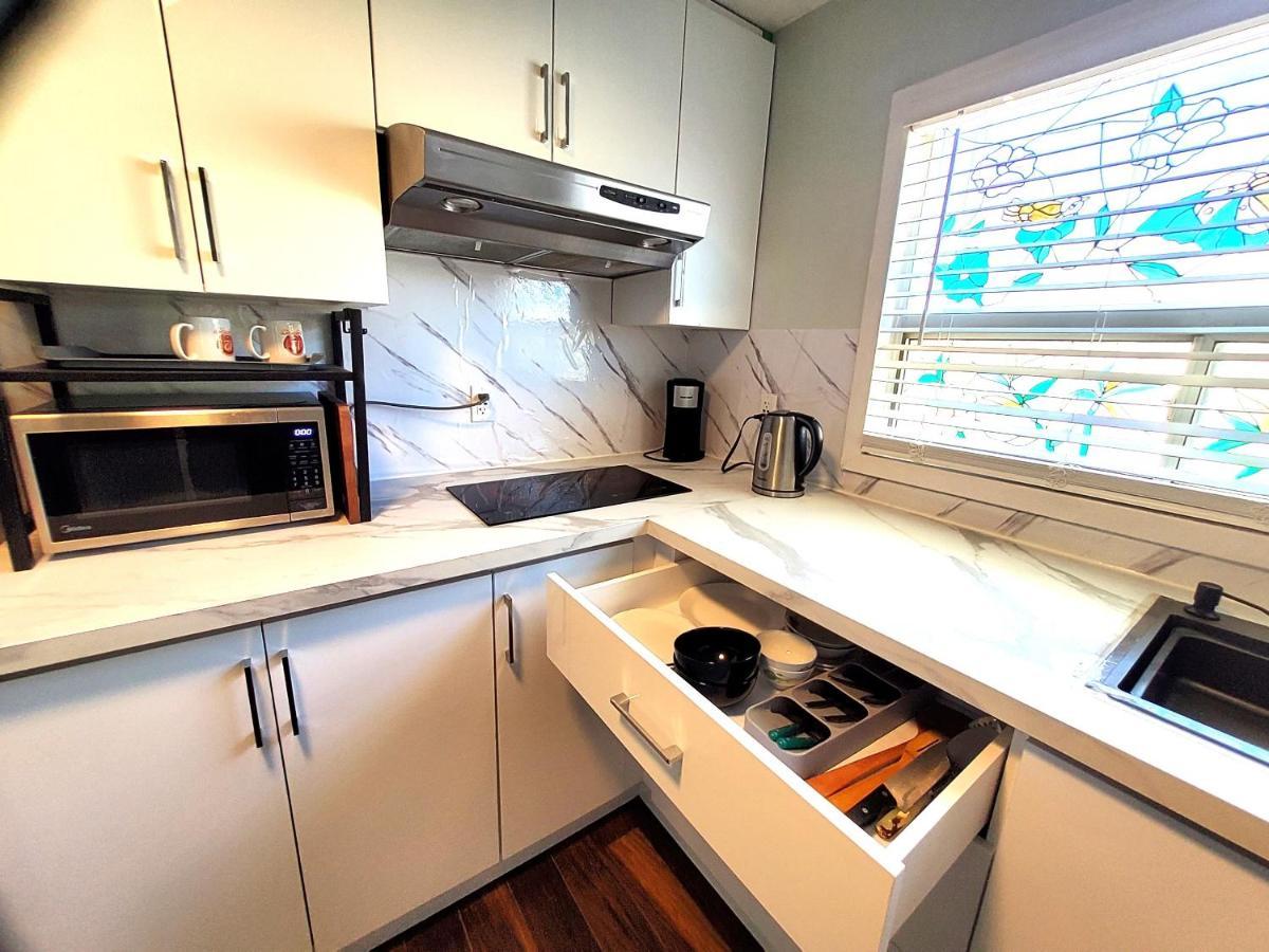 Renovated Cozy Bedroom With Private Washroom Toronto Exterior photo