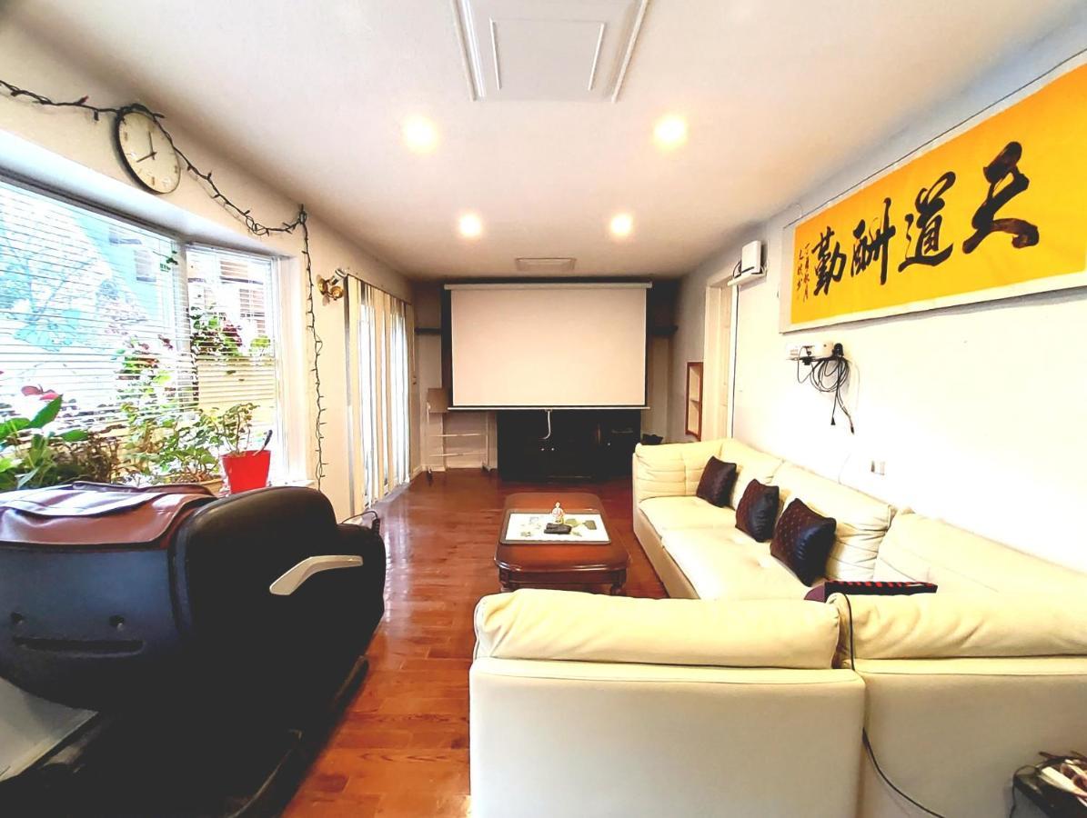 Renovated Cozy Bedroom With Private Washroom Toronto Exterior photo
