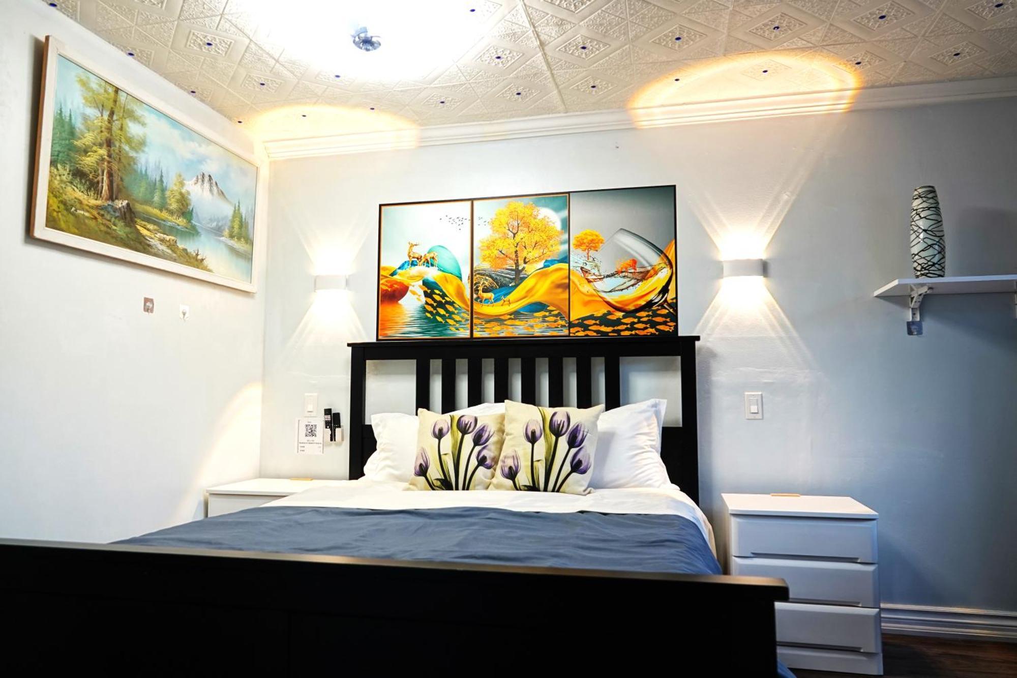 Renovated Cozy Bedroom With Private Washroom Toronto Exterior photo
