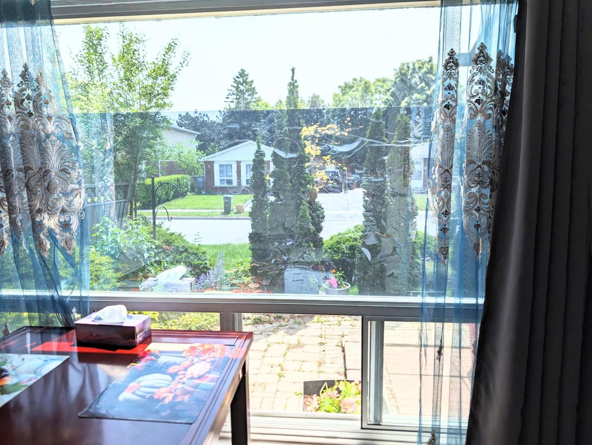 Renovated Cozy Bedroom With Private Washroom Toronto Exterior photo